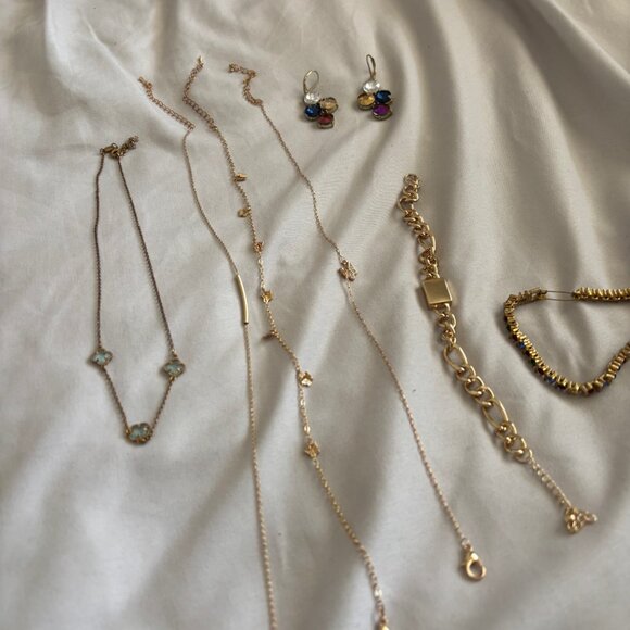 assortment of gold jewelry - Picture 3 of 3